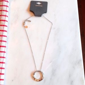 Express necklace